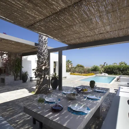 Вилла Aphrodite - Elegant Villa, Sea Views, Designer Renovation Амбелас