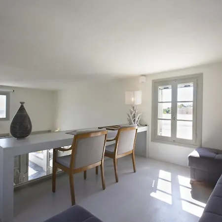 Aphrodite - Elegant Villa, Sea Views, Designer Renovation Амбелас