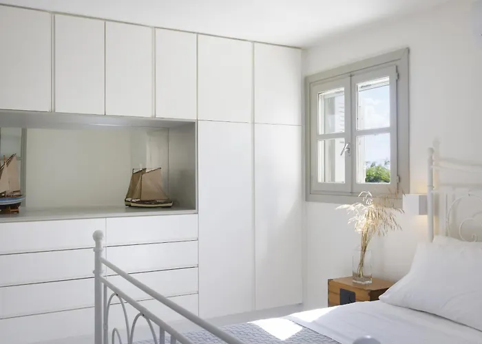 Villa Aphrodite · Elegant Villa, Sea Views, Designer Renovation *