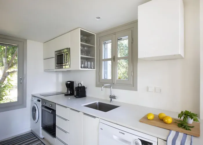 Aphrodite · Elegant Villa, Sea Views, Designer Renovation Villa *