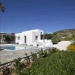 Aphrodite - Elegant Villa, Sea Views, Designer Renovation וילה *