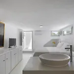 Aphrodite - Elegant Villa, Sea Views, Designer Renovation * אמבלאס