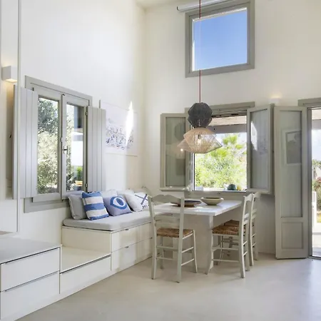 Aphrodite - Elegant Villa, Sea Views, Designer Renovation * أمبيلاس