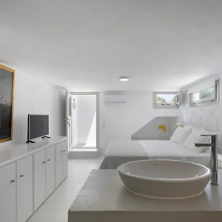 Aphrodite - Elegant Villa, Sea Views, Designer Renovation * أمبيلاس