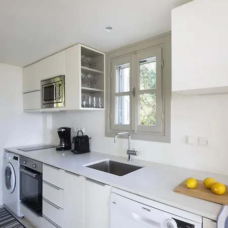 Aphrodite - Elegant Villa, Sea Views, Designer Renovation فيلة *