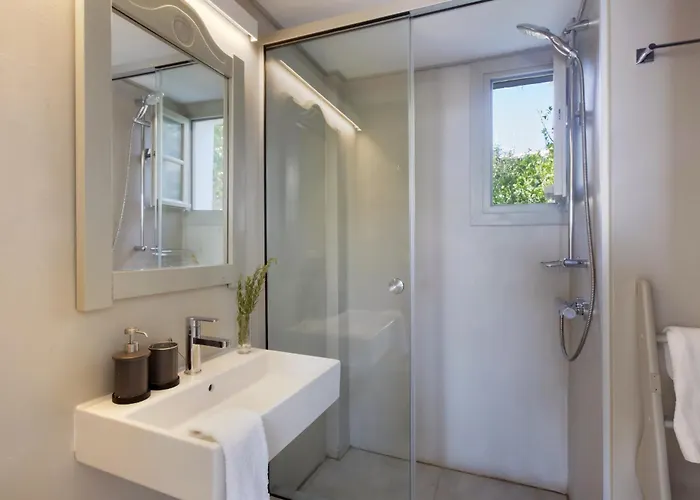 Aphrodite - Elegant Villa, Sea Views, Designer Renovation Ampelas