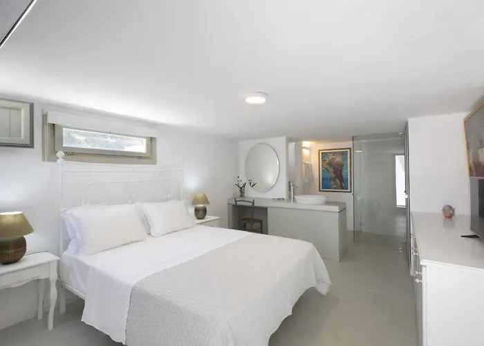 Aphrodite - Elegant Villa, Sea Views, Designer Renovation Villa