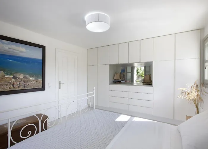 Villa Aphrodite - Elegant Villa, Sea Views, Designer Renovation