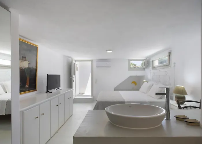 Aphrodite - Elegant Villa, Sea Views, Designer Renovation * Ampelas